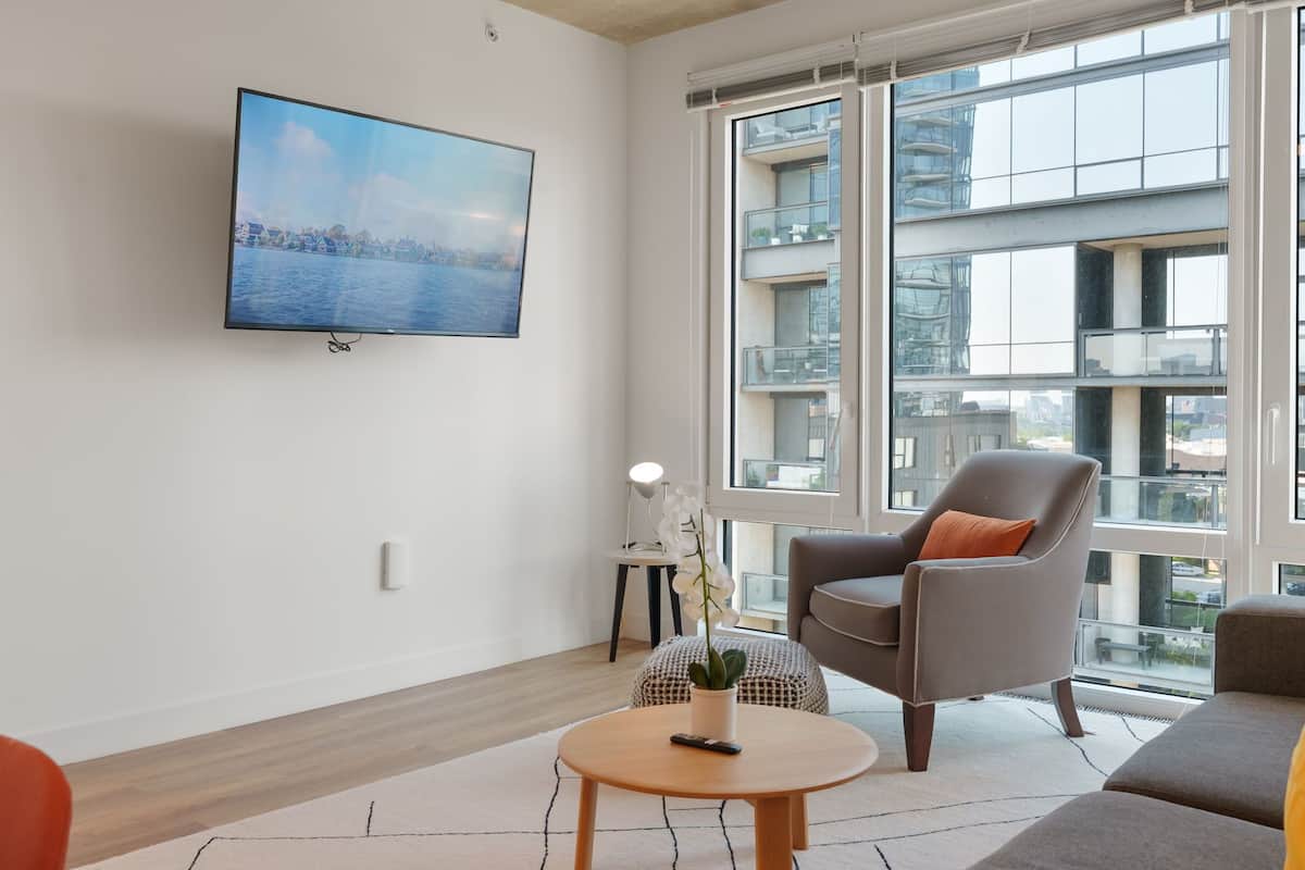 Premier Apartment, City View | Iron/ironing board, free WiFi