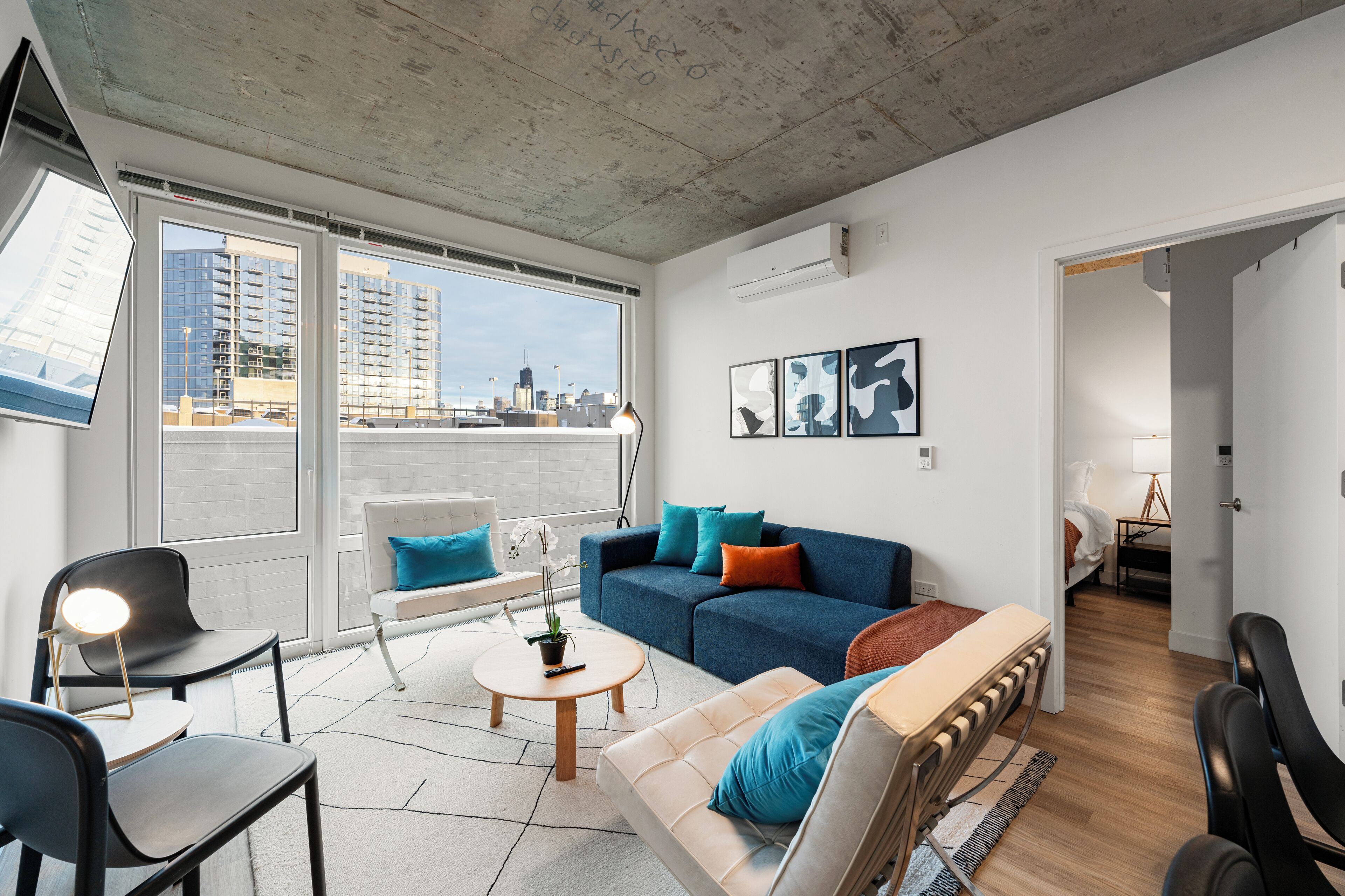 Traditional Apartment, City View | Living area