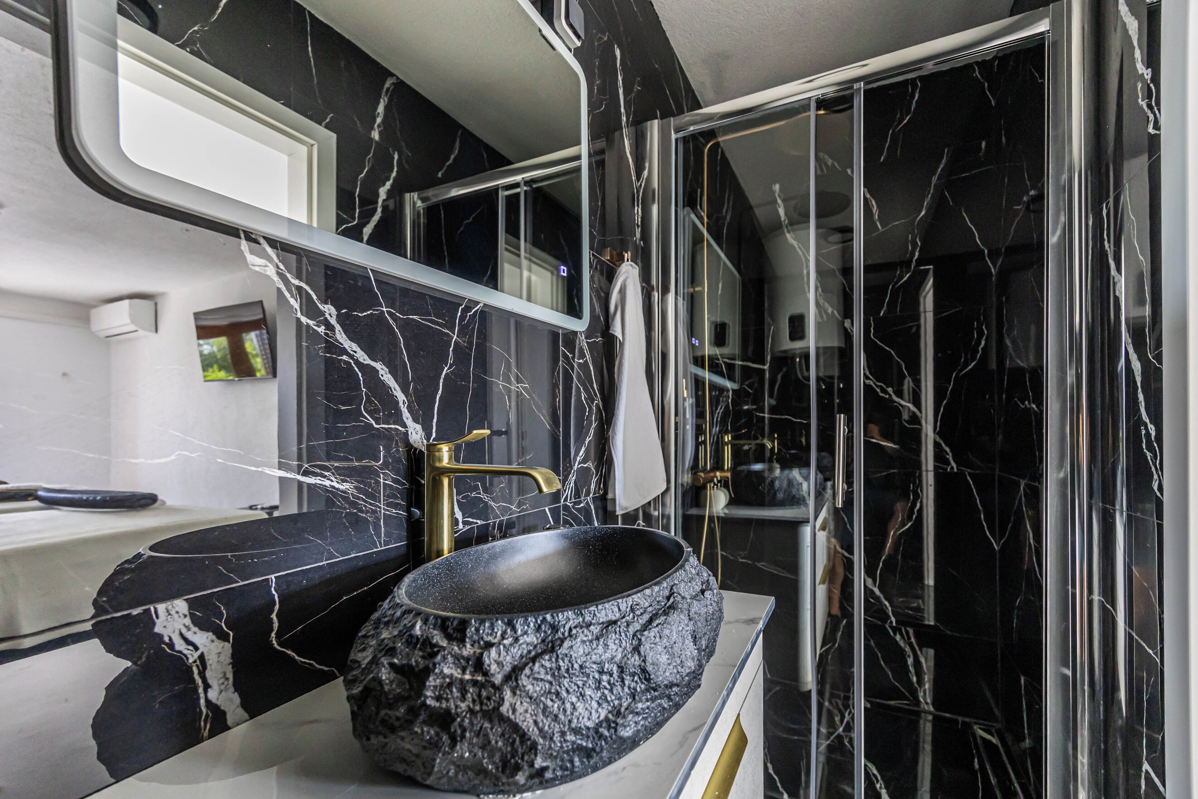 Dusche, Handtücher, Seife, Shampoo