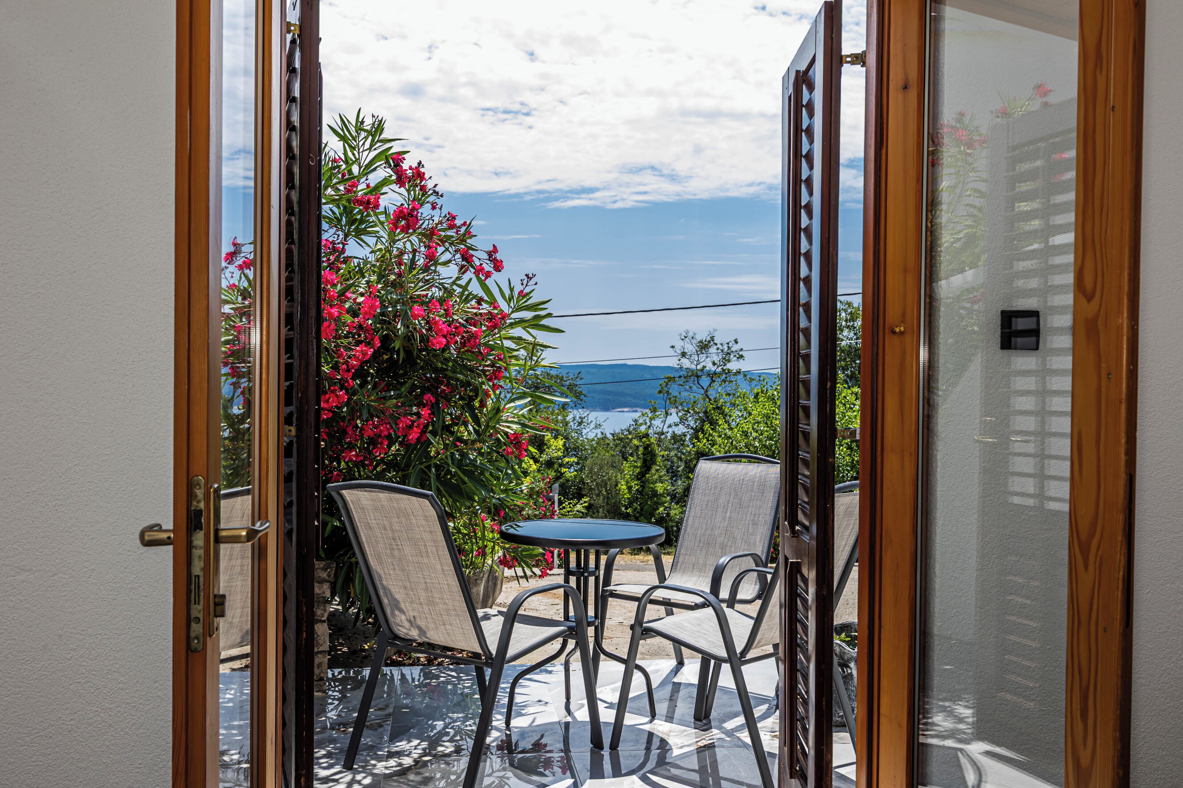 Signature Escape 4 | Free WiFi
