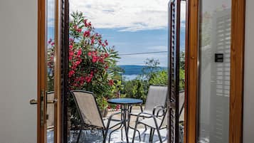Signature Escape 4 | Free WiFi