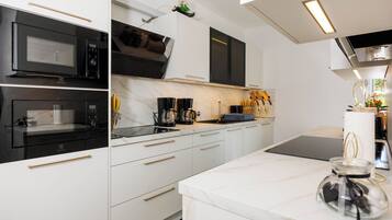 Cozy nest 7 | Private kitchen | Dishwasher, cookware/dishes/utensils