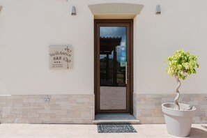 Exterior detail - Room 'Maidda' with Shared Garden, Wi-Fi and Air Conditioning (Rilievo)