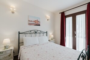 1 bedroom, WiFi, bed sheets - Room 'Maidda' with Shared Garden, Wi-Fi and Air Conditioning (Rilievo)