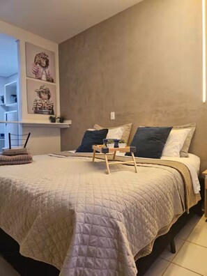 1 slaapkamer, een strijkplank/strijkijzer, wifi, beddengoed