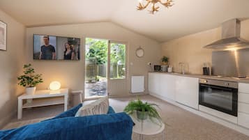 Classic Cabin, Garden View | Private kitchen