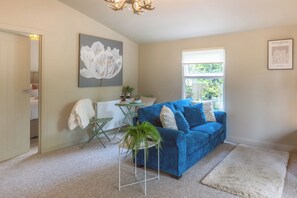Classic Cabin, Garden View | Living area