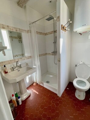 Shower, towels, soap, toilet paper
