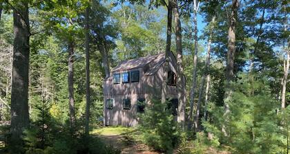 Waterfront Cottage on Beautiful Horseshoe Cove, Cape Rosier, Brooksville
