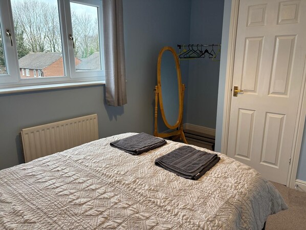 2 habitaciones, tabla de planchar con plancha y wifi gratis