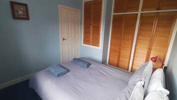 2 bedrooms, iron/ironing board, WiFi, bed sheets