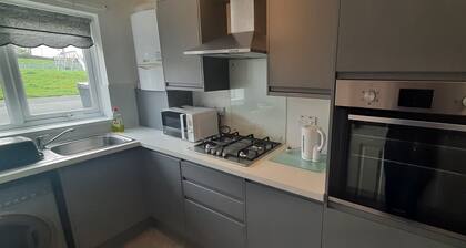 2 Bedroom Semi-detached house with parking and garden.