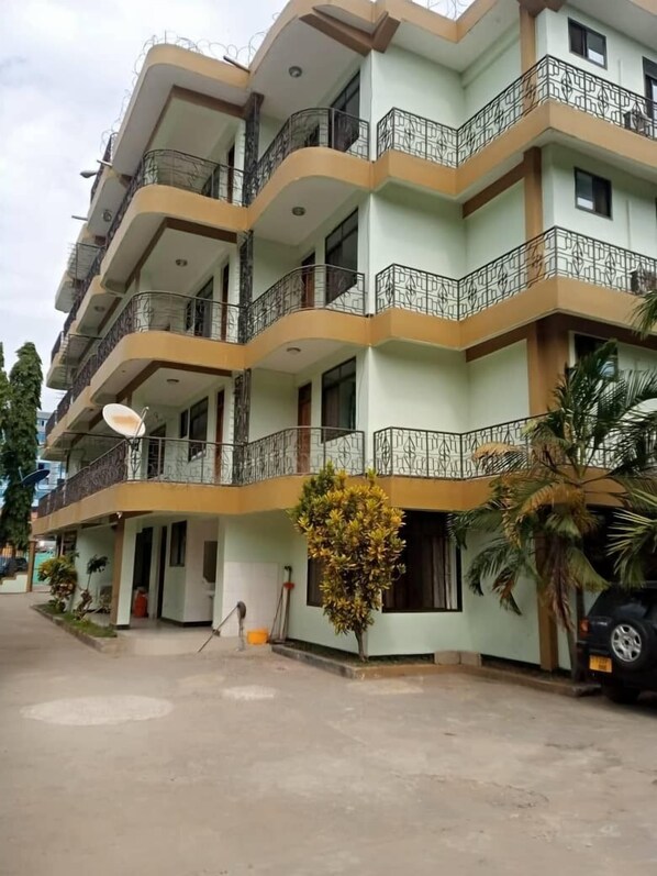 Front of property - Kg Golden Resort (Mwanza)