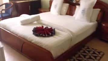 Quarto casal ou duplo, vista para a cidade | Escrivaninha, Wi-Fi de cortesia