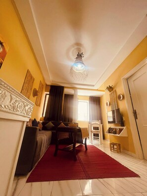 Apartment, 1 Bedroom, Accessible, Smoking | Living area | Books