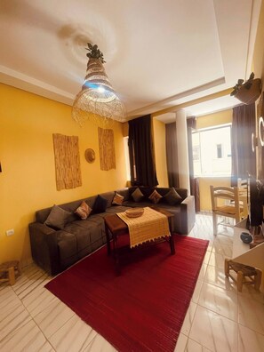 アパートメント 1 ベッドルーム バリアフリー 喫煙可 | リビングルーム | 書庫