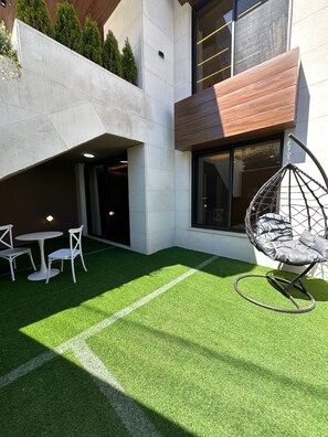 アパートメント 1 ベッドルーム バリ アフリー 喫煙可 | 屋外ダイニングエリア
