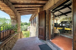 House, Hill View | Private kitchen | Fridge, microwave, oven, stovetop -  Casa La Cedrina Pool Lornano (Monteriggioni)