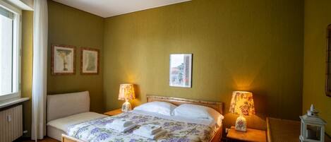 2 chambres, fer et planche Ă repasser