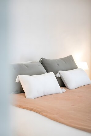 1 bedroom, iron/ironing board, WiFi, bed sheets - Villa Augustine – 5 Stars – Aix with Private Pool and Terrace + Wi-Fi (Aix-en-Provence)