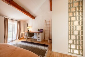 1 chambre, fer et planche à repasser, Wi-Fi, literie fournie