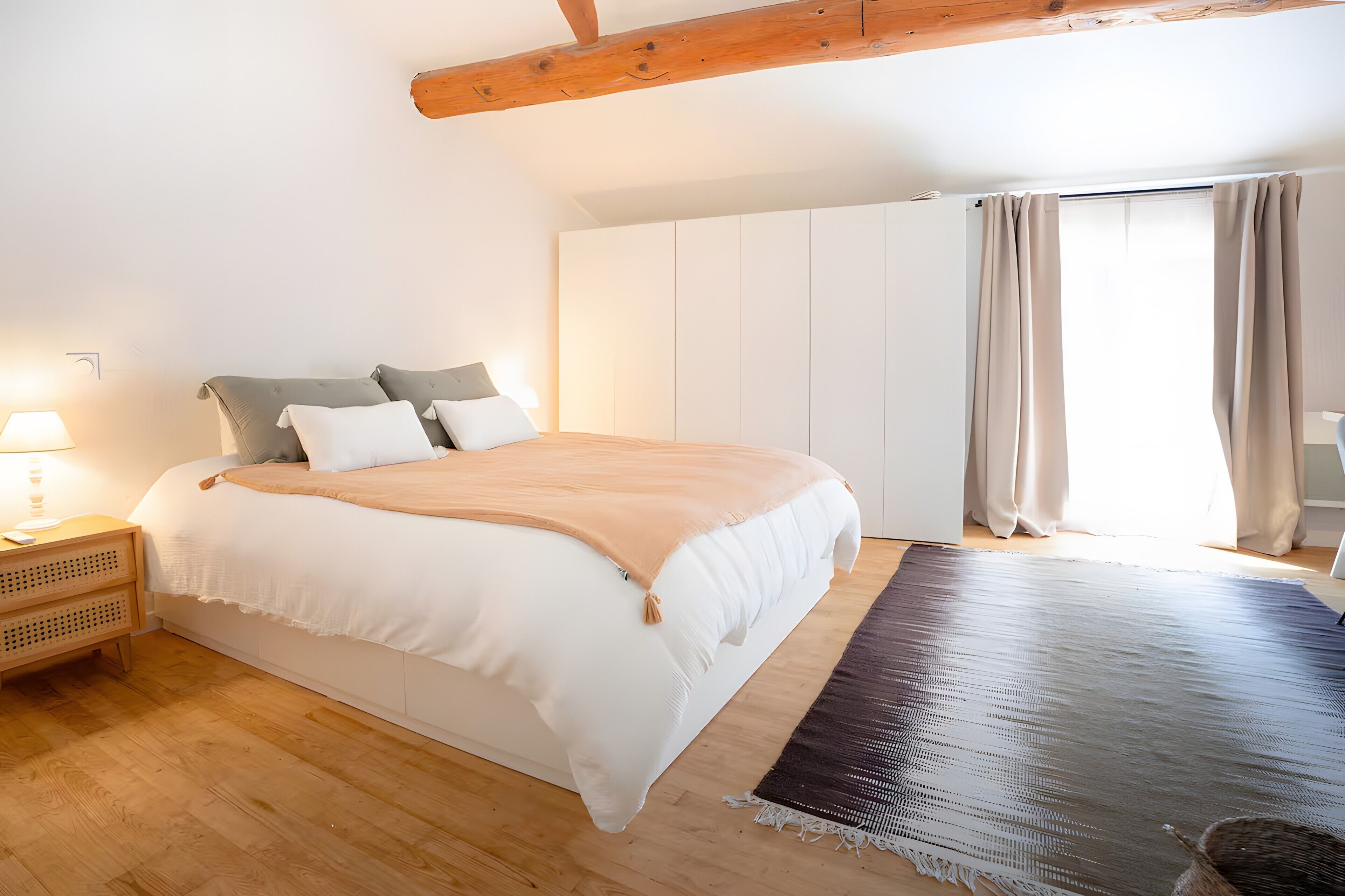 1 dormitorio, tabla de planchar con plancha, wifi y ropa de cama