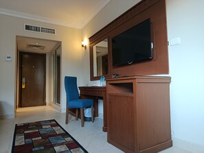 Double Room, Pool View | In-room safe, blackout drapes, free WiFi