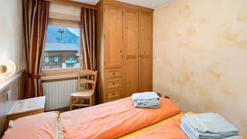 1 bedroom, WiFi, bed sheets