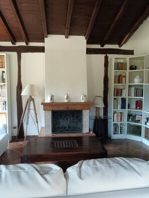 House, 2 Bedrooms, Private Pool, Garden View | Living room