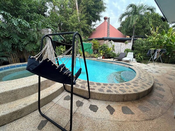 Habitación, 1 habitación, accesible para personas con discapacidad, fumadores | Piscina | Una piscina al aire libre