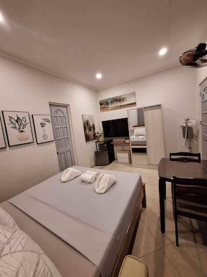 Room, 1 Bedroom, Accessible, Smoking | 1 bedroom