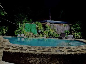 Habitación, 1 habitación, accesible para personas con discapacidad, fumadores | Piscina | Una piscina al aire libre