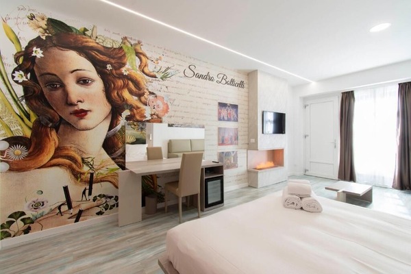 In-room safe, soundproofing, WiFi (free)