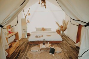 高级双人房, 阳台, 河景 | 特色装修、免费 WiFi、床单