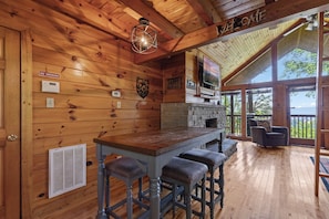 Cabane Familiale, 2 chambres, balcon, vue montagne | Restauration dans la chambre