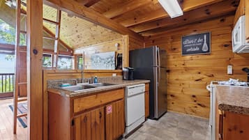 Family Cabin, 2 Bedrooms, Balcony, Mountain View | Private kitchen | Fridge, microwave, oven, dishwasher