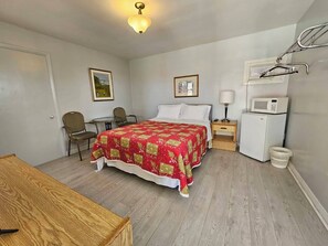 Chambre de base double, vue sur la ville | Bureau, accès au Wi-Fi (inclus)