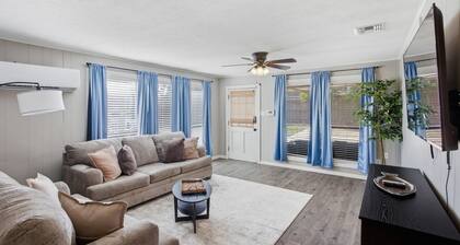 Downtown Cottage in Lake Charles, LA