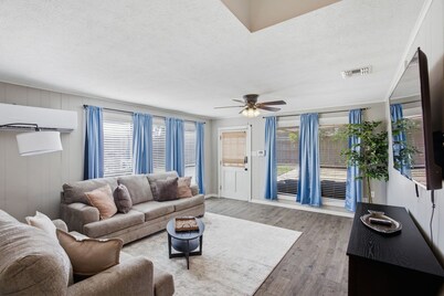 Downtown Cottage in Lake Charles, LA