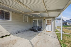 Terrace/patio - Downtown Cottage in Lake Charles, LA (Lake Charles)