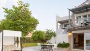 A modern house with a pool, outdoor furniture, and a covered patio area. - Villa Fivos With Private Pool by Lefkadastay (Lefkada)