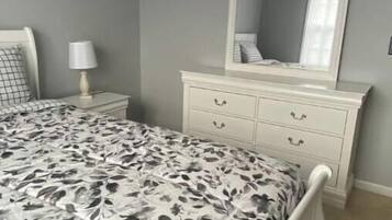 3 slaapkamers, een bureau, een strijkplank/strijkijzer, gratis wifi