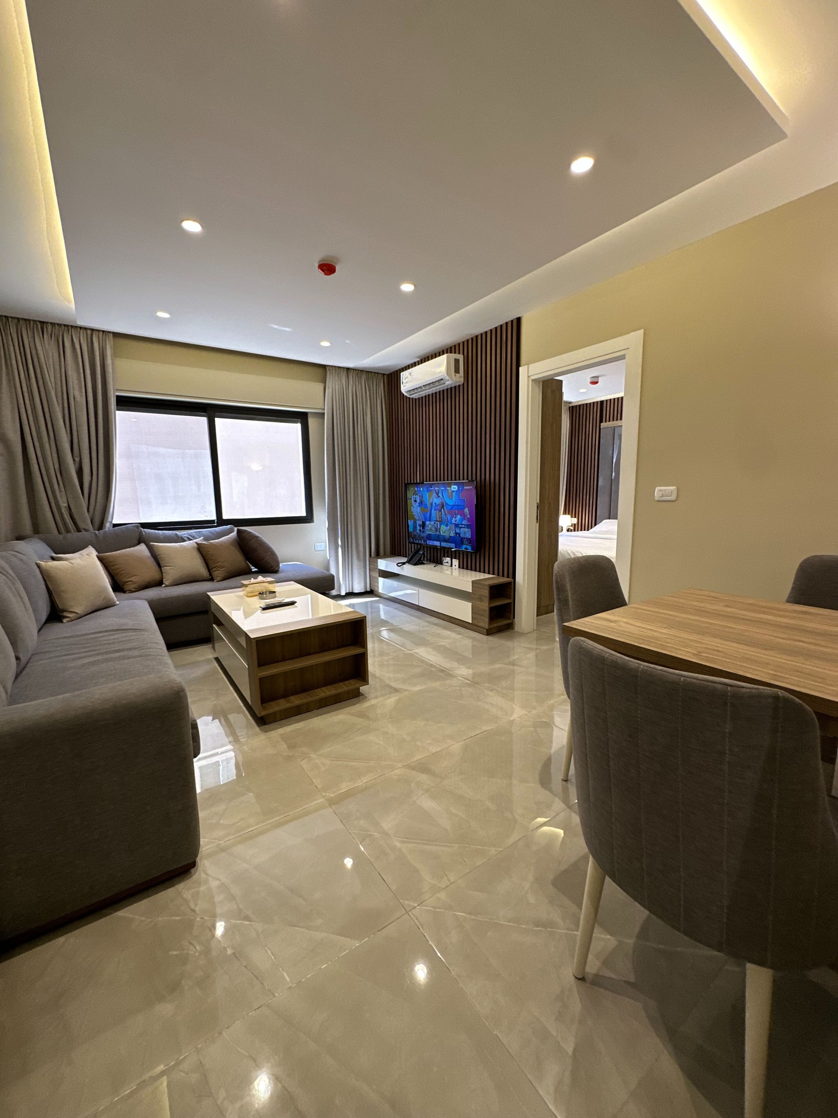 Apartment, 2 Bedrooms, Accessible, Smoking | Living room
