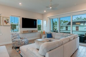 House, Multiple Beds (180 Pearl) | Living area