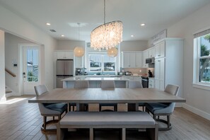 House, Multiple Beds (180 Pearl) | Dining