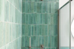 Dusche, Bidet, Shampoo