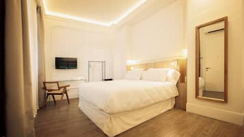 Ysabel - Habitación Doble Deluxe Especial | Caja fuerte, escritorio, espacio para trabajar con un portátil