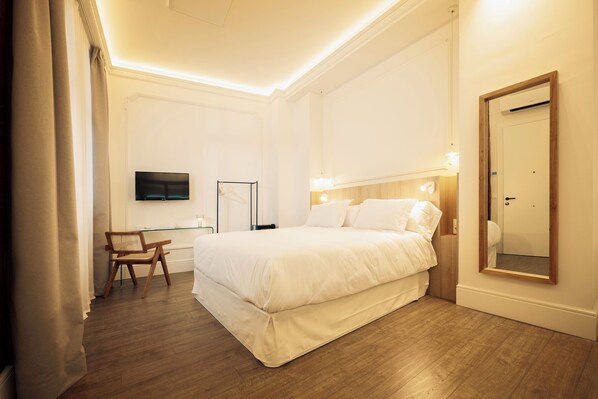 Ysabel - Special Deluxe Double Room | In-room safe, desk, laptop workspace, blackout drapes