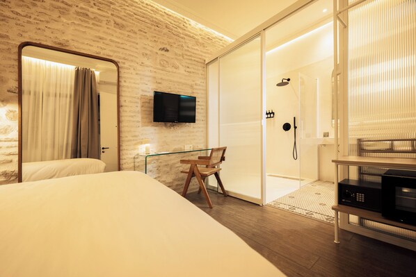 Carmen - Andalusian Patio Economy Double Room | In-room safe, desk, laptop workspace, blackout drapes