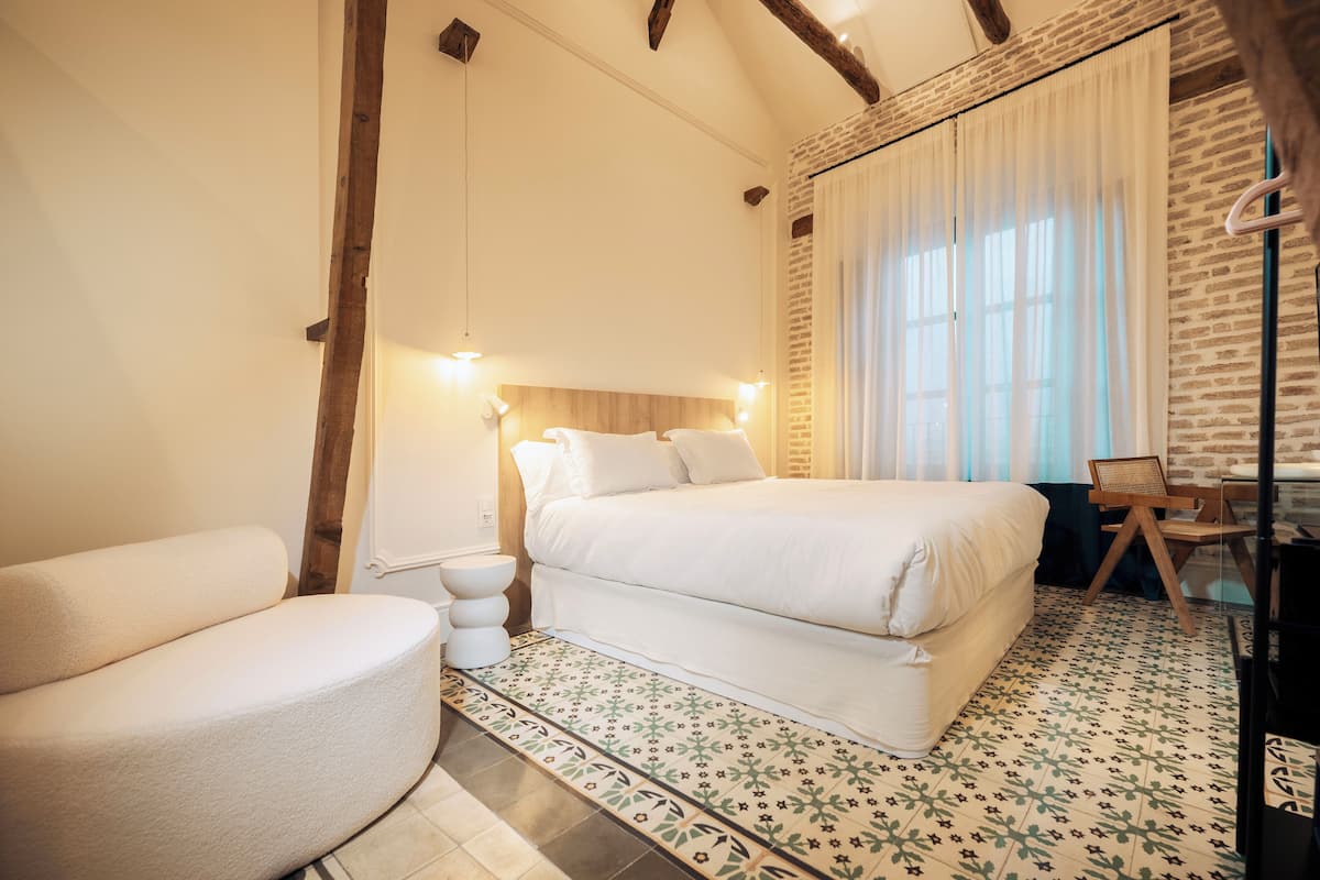Mariana - Deluxe Double Room with Balcony | In-room safe, desk, laptop workspace, blackout curtains